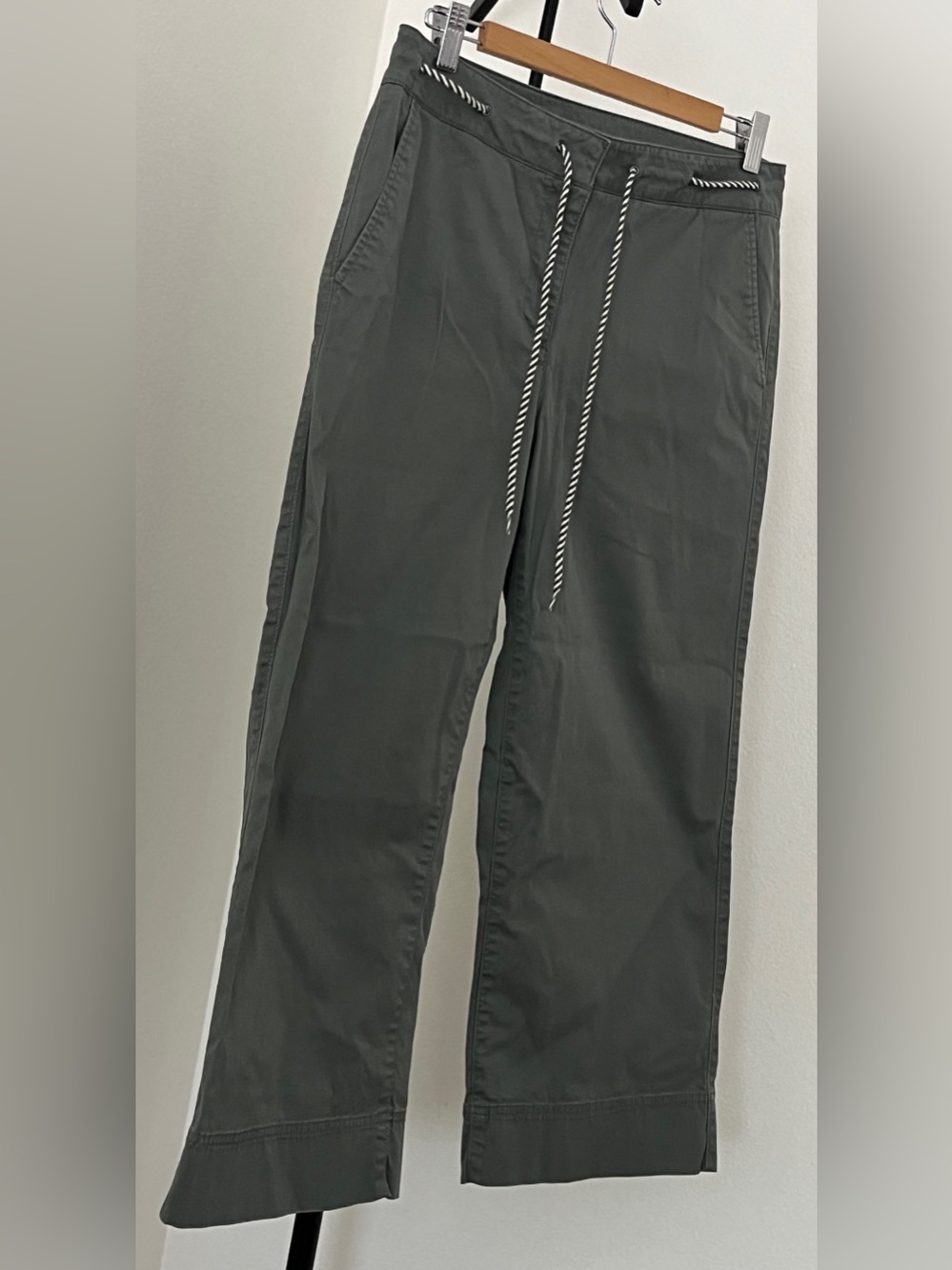 ✨ NWOT Talbots Olive Wide Crop Pants | Classic Closet Staple | Size 6 - Picture 3 of 11